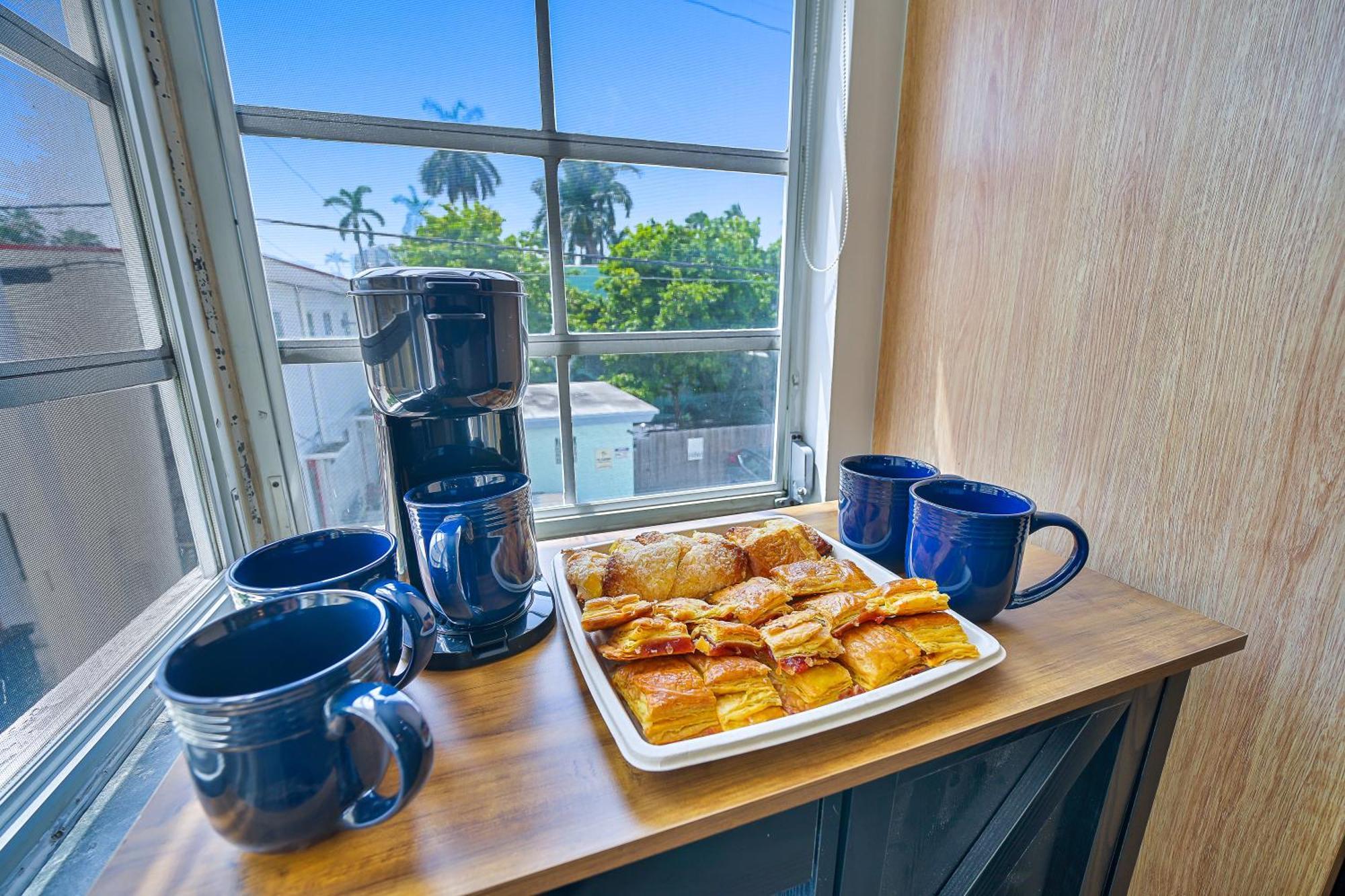 Large & Bright Sleep Up To 8 Only 2Min From Ocean! Leilighet Miami Beach Eksteriør bilde